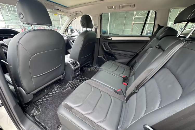 Used Volkswagen Tiguan L 2021 330TSI Automatic Two-Wheel Drive Smart Edition
