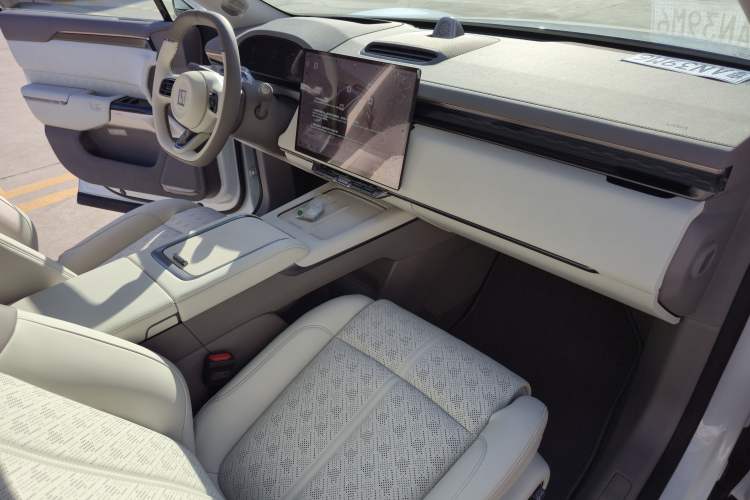 Used Zeekr 7X 2025 100 kWh Long-Range Rear-Wheel Drive with Intelligent Driving Features
