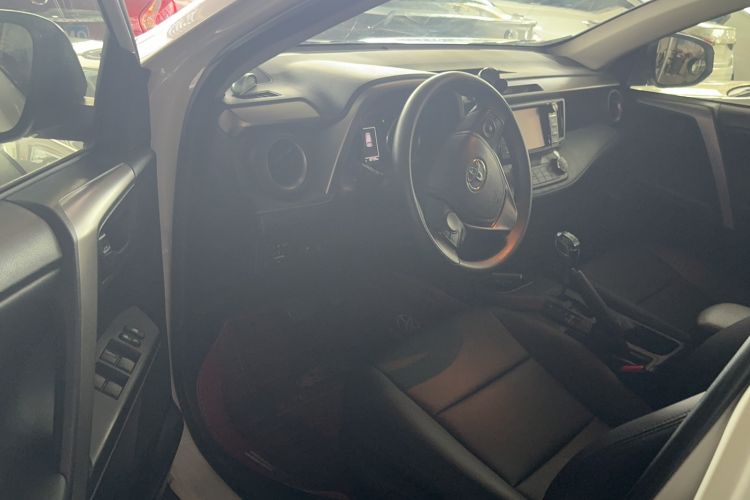 Used Toyota RAV4 2019 2.0L CVT Two-Wheel Drive Fashion X Limited Edition China VI Standard
