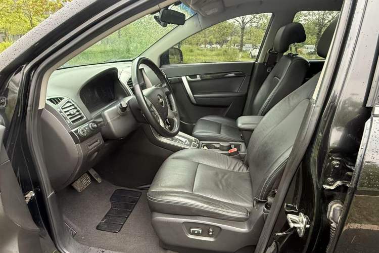 Used Chevrolet Captiva 2012 2.4L 4x4 Flagship Edition 7 Seats
