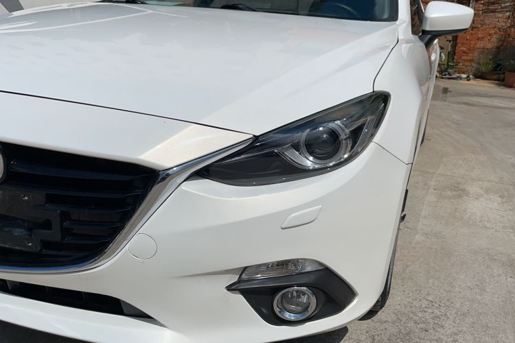 Used Mazda Mazda 3 Axela 2016 Sedan 2.0L Automatic Flagship Model
