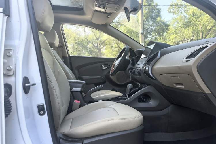 Used Hyundai ix35 2012 2.0L Automatic Two-Wheel Drive New Edition GL
