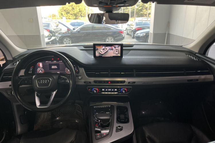 Used Audi Q7 2018 40 TFSI Comfort Model
