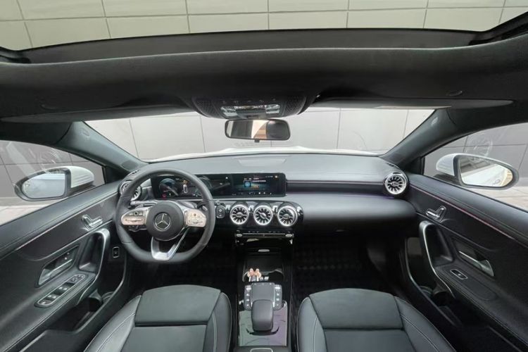 Used Mercedes-Benz A-Class 2022 Revised Version A 200 L Sport Sedan Fashionable Style
