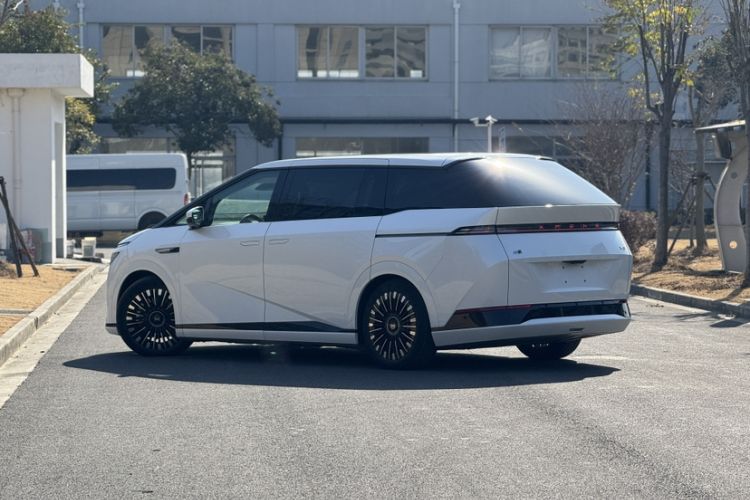 Used XPeng X9 2025 740 Ultra-Long Range Max
