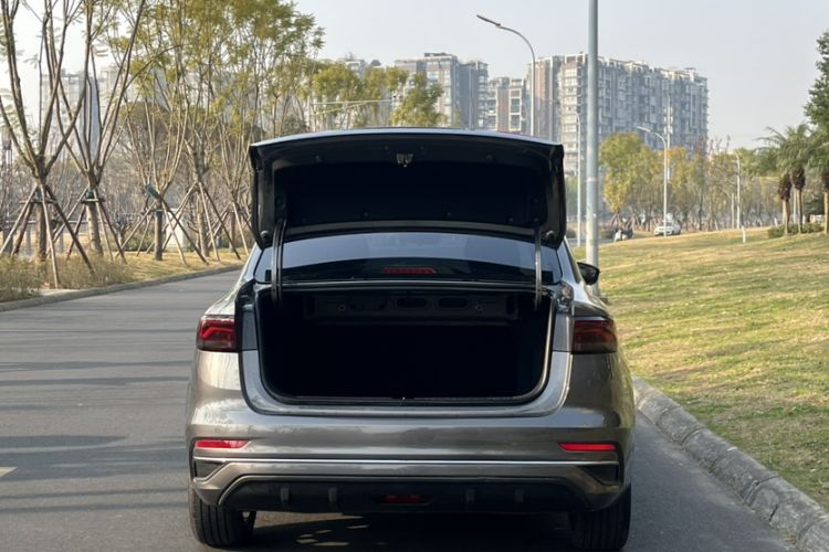 Used Geely Auto Emgrand 2022 4th Generation 1.5L CVT Luxury Model
