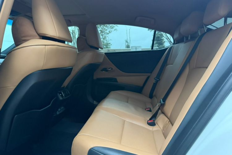 Used Lexus ES 2023 200 Luxury Edition
