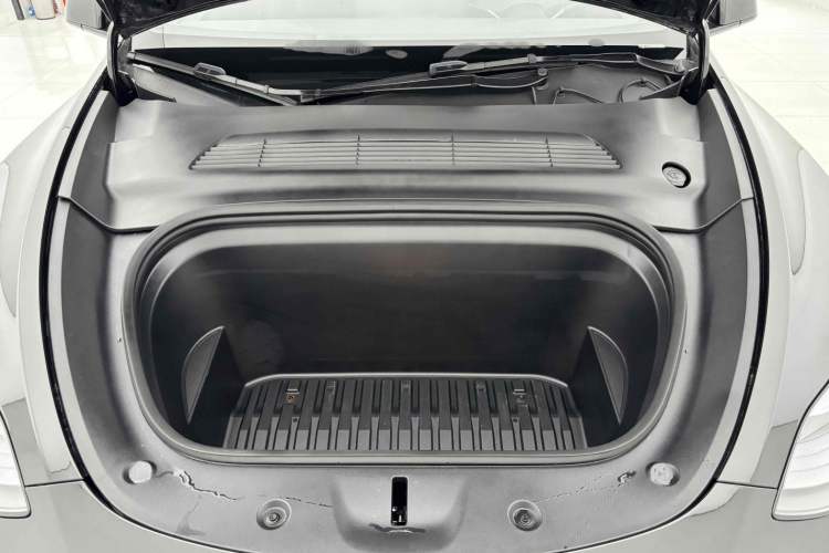 Used Tesla Model Y 2023 Rear-Wheel-Drive Version
