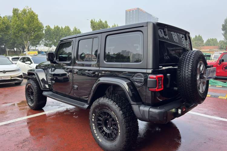 Used  Wrangler 2019 2.0T Sahara Four-Door Version China VI Emission Standard
