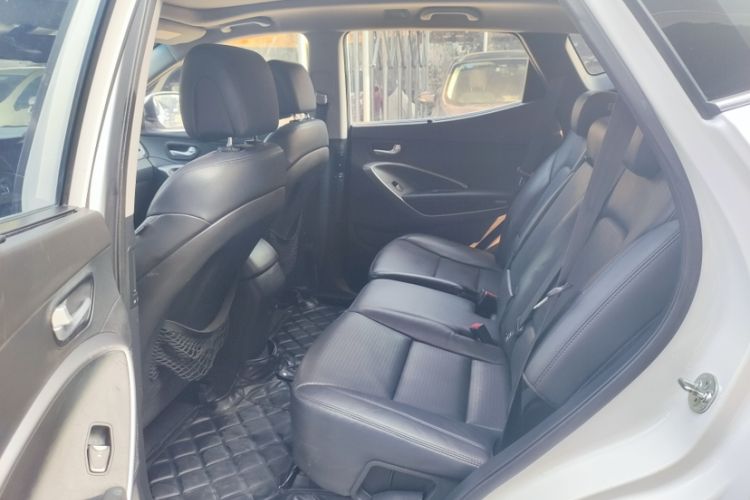 Used Hyundai Santa Fe 2013 2.4L Automatic Two-Wheel Drive Smart Version
