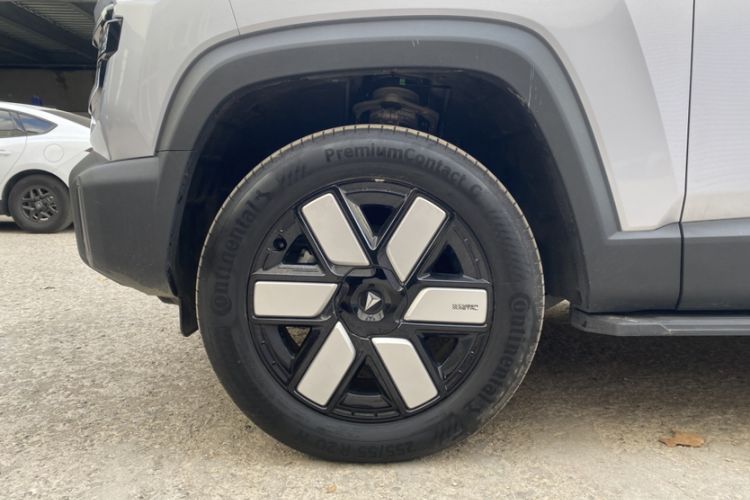 Used  G318 2024 Four-Wheel-Drive Air Suspension Model