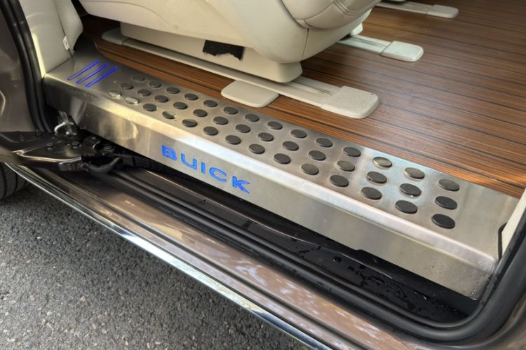 Used Buick GL8 2023 Land Executive Class Smart Enjoyment Model
