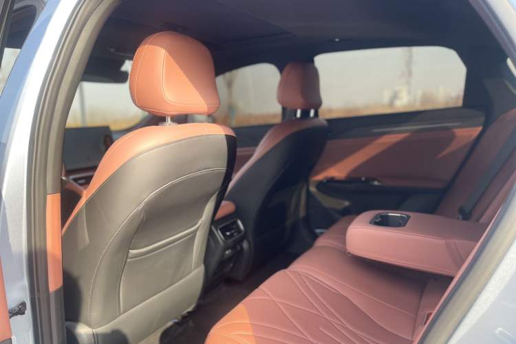 Used  L6 2025 EM-i 140km Starship Edition
