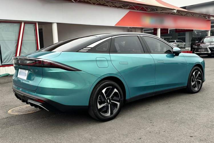 Used  L6 2023 125km MAX
