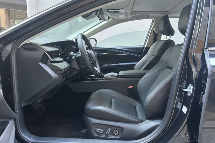 Used Toyota Camry 2024 Dual-Motor 2.0 HGVP Luxury Edition
