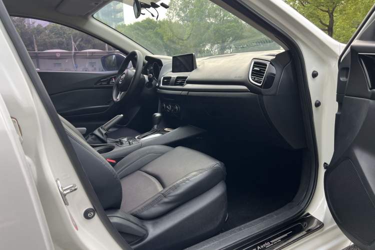 Used Mazda Mazda 3 Axela 2016 Sedan 1.5L Automatic Comfort Model
