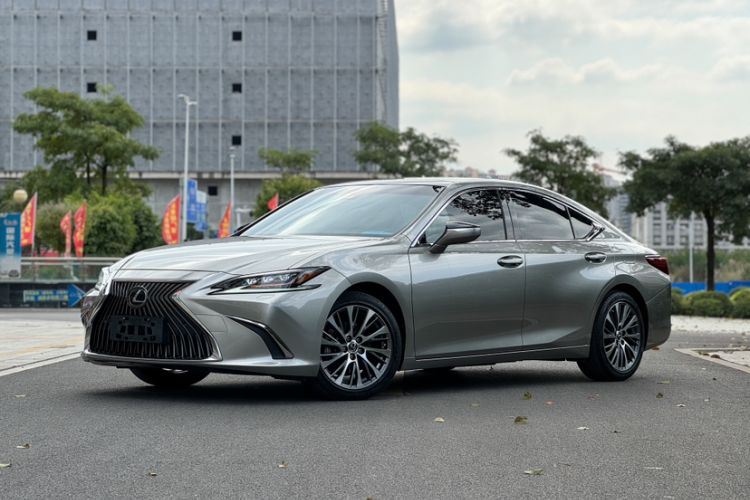 Used Lexus ES 2018 260 Luxury Edition China VI Standard