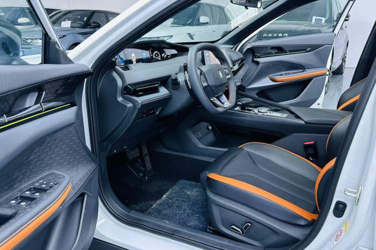 Used Changan UNI-V 2024 1.5T High-Energy Version
