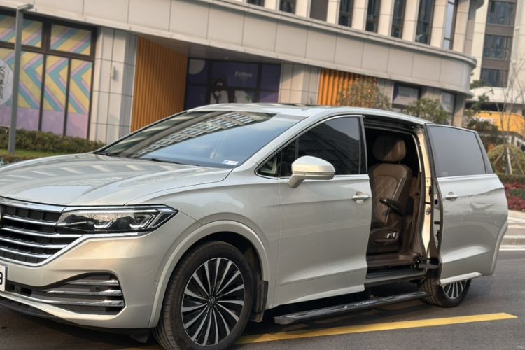 Used Volkswagen Viloran 2024 380TSI Premium Edition
