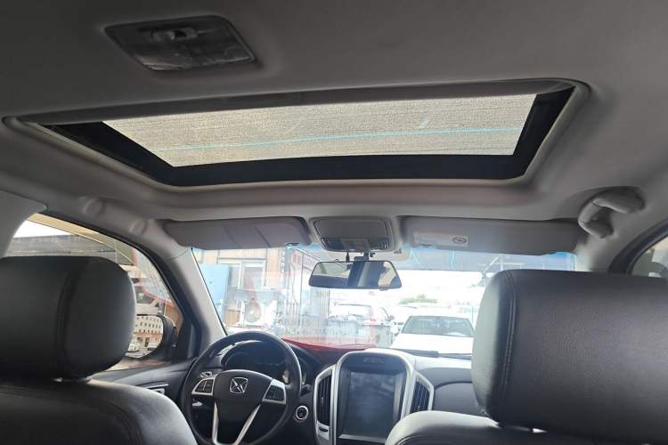 Used JMC Yusheng S350 2014 2.4T Automatic 2WD Diesel Luxury Version with Sunroof 5 Seats
