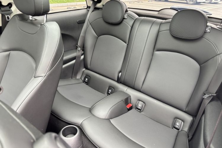 Used  MINI 2021 1.5T COOPER Classic Edition
