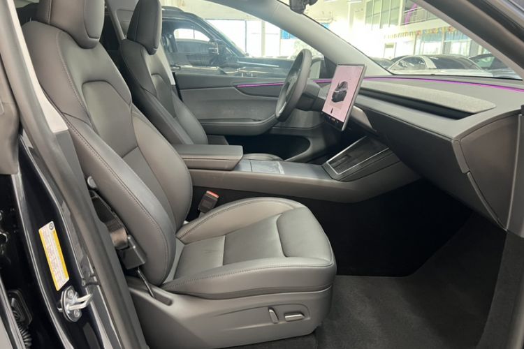 Used Tesla Model Y 2025 Rear-Wheel-Drive Version
