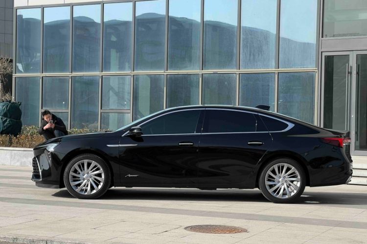 Used Buick LaCrosse 2025 Platinum Avia Edition
