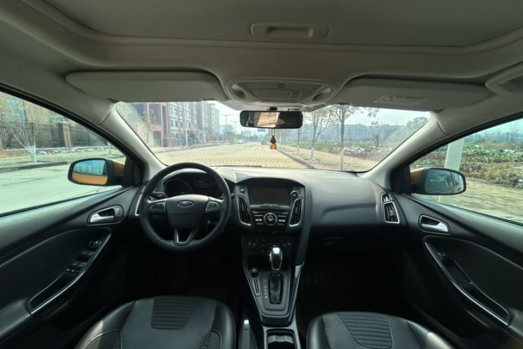 Used Ford Focus 2015 Hatchback 1.6L Automatic Fashion Edition
