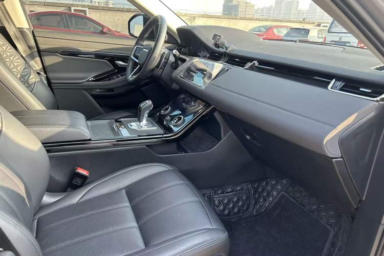 Used Land Rover Range Rover Evoque 2023 Aurora L 249 PS Collins Antique Bronze Special Edition
