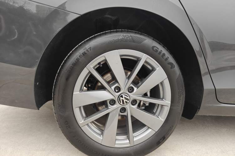 Used Volkswagen Lamando 
