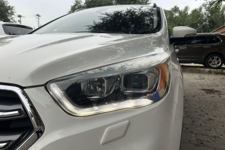 Used Ford Kuga 2019 EcoBoost 180 Two-Wheel-Drive Titanium Plus Model China VI Standard
