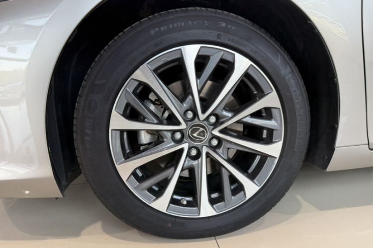 Used Lexus ES 2022 300h Excellence Edition
