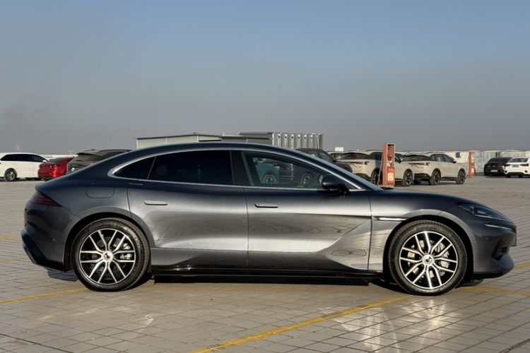 Used Denza Z9 2024 1100 km Four-Wheel Drive Max Version