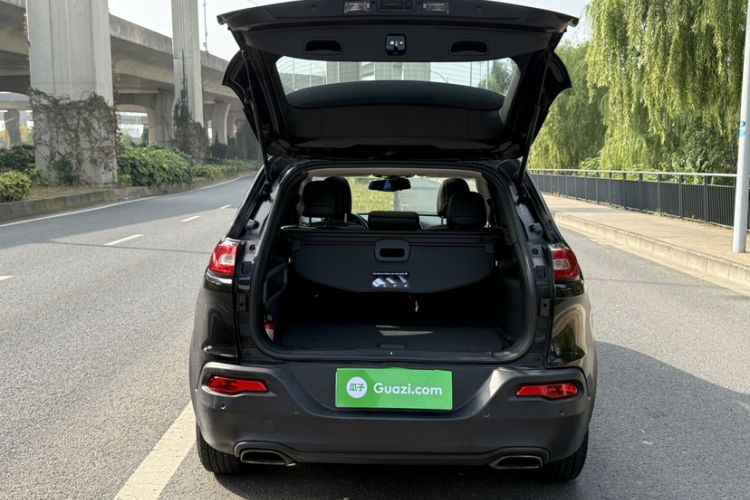 Used  Cherokee 2016 2.4L Leading Smart Version
