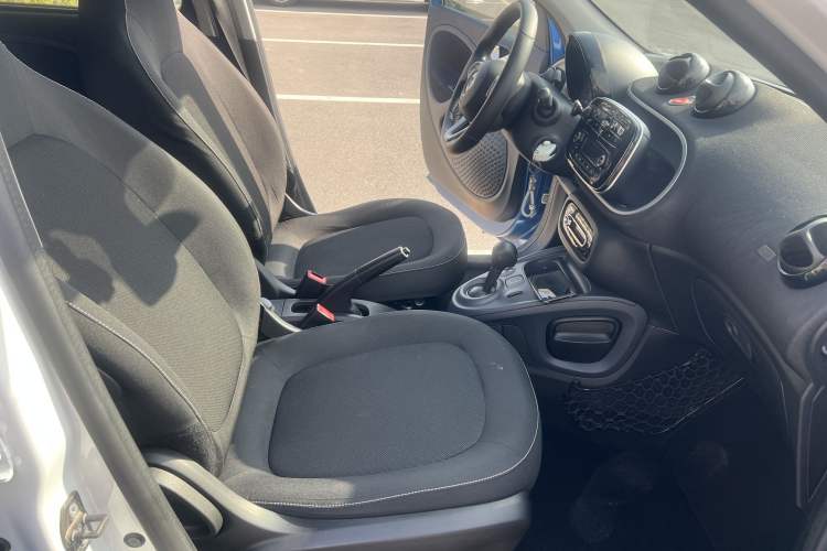 Used  forfour 2016 1.0L 52 kW Passion Edition
