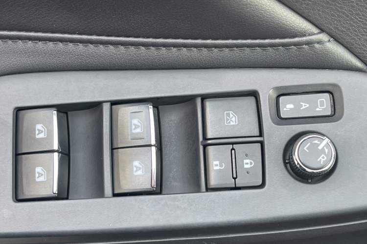 Used Toyota Avalon 2019 2.0L Ambition Edition China VI
