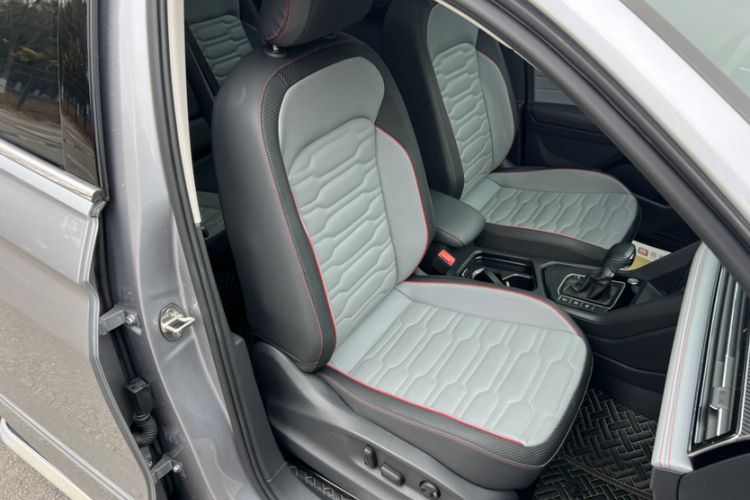 Used Volkswagen Tiguan L 2022 330TSI Automatic Two-Wheel Drive R-Line Flagship Edition
