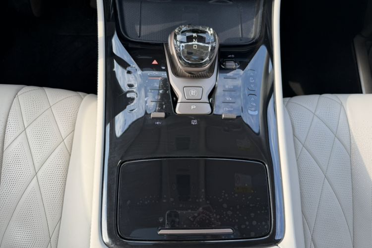 Used Denza D9 2022 DM-i 970 Four-Wheel Drive Prestige Model
