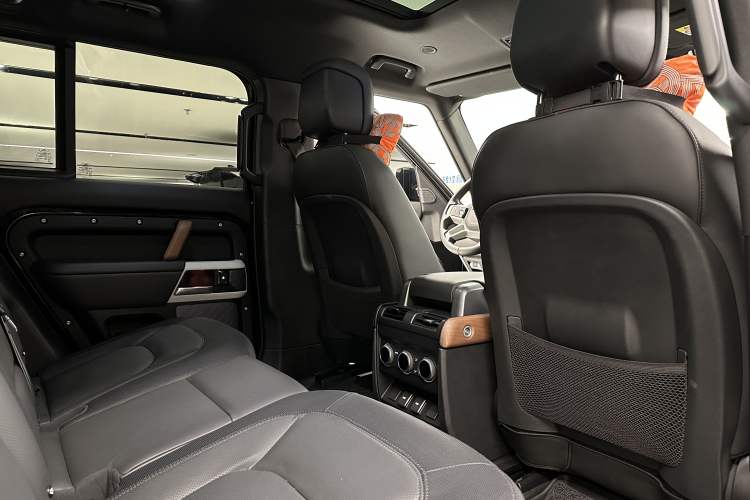 Used Land Rover Defender 2024 110 3.0T P400 X-DYNAMIC HSE
