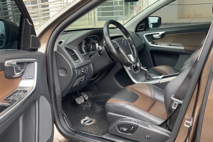 Used Volvo XC60 2017 T5 AWD Smart Upgrade Edition
