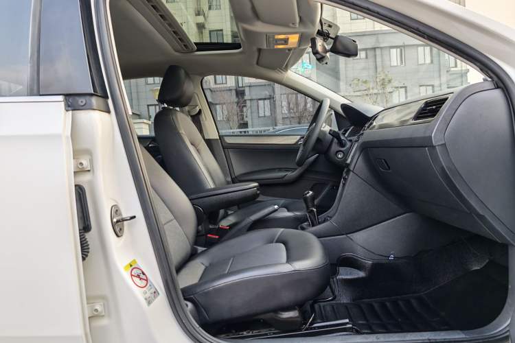 Used Volkswagen Santana 2013 1.6L Manual Comfort Edition