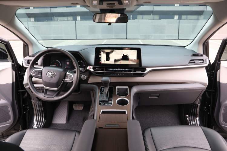 Used Toyota Sienna 2024 2.5L Hybrid Comfort Edition