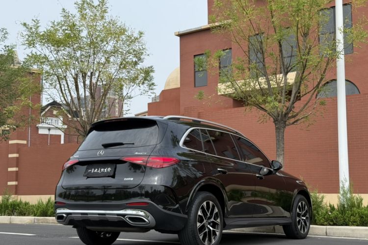 Used Mercedes-Benz GLC 2023 GLC 260 L 4MATIC Luxury Model 5 Seats
