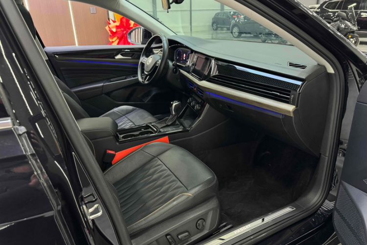 Used Volkswagen Passat 2019 330TSI Luxury Edition China VI Standard
