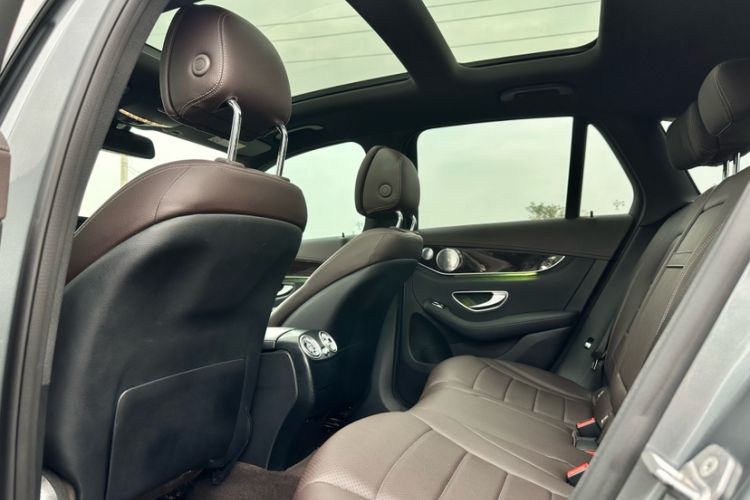 Used Mercedes-Benz GLC 2017 GLC 260 4MATIC Luxury Model
