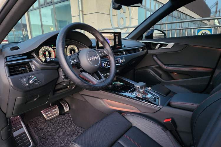 Used Audi A4L 2025 2 Million Units Enjoyment Version 40 TFSI Luxury Dynamic Edition
