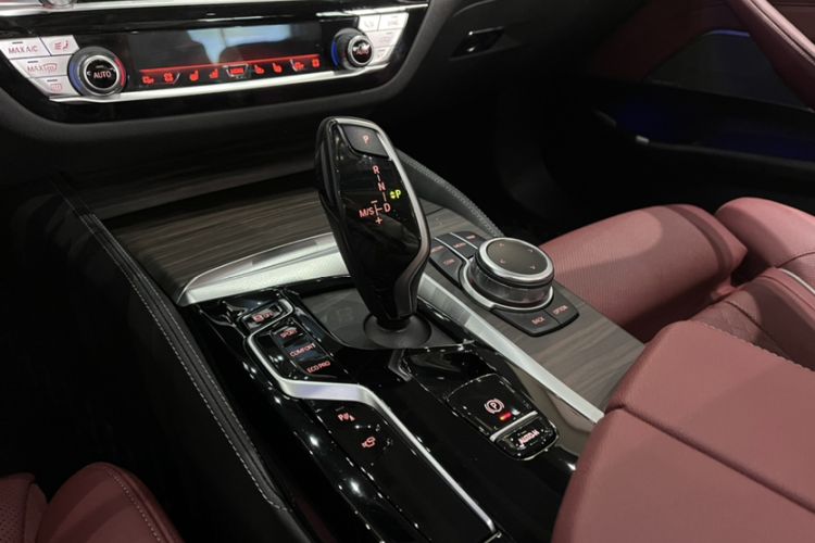 Used BMW 5 Series 2022 Second Facelift 530Li Luxury Edition Premium Package
