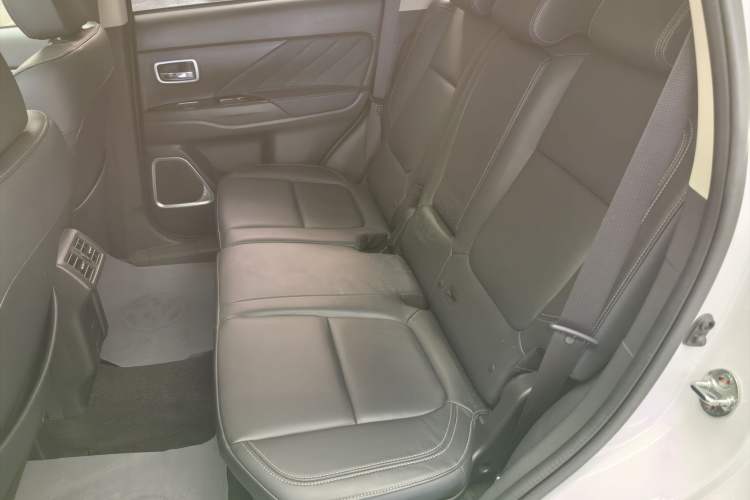 Used Mitsubishi Outlander 2019 2.0L Two-Wheel Drive Comfort Edition 5 Seats China VI Standard