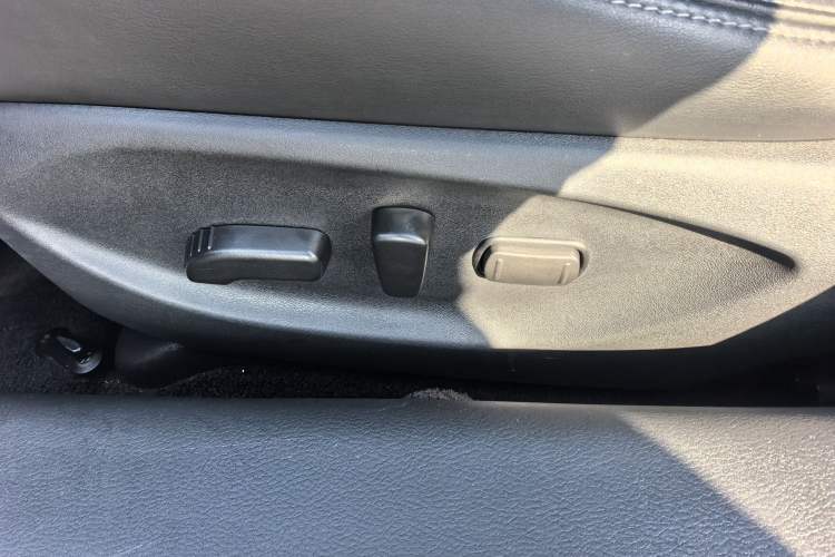 Used Infiniti Q50L 2018 2.0T Enjoyment Version China VI Standard
