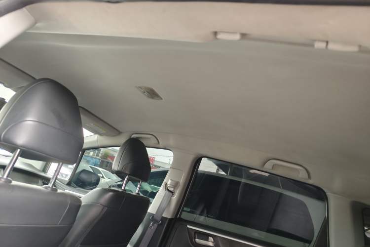 Used Honda Jade 2013 1.8L automatic Comfort version 5 seats
